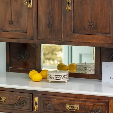 Célestine Nyaraló Loukata (Kefalonia)